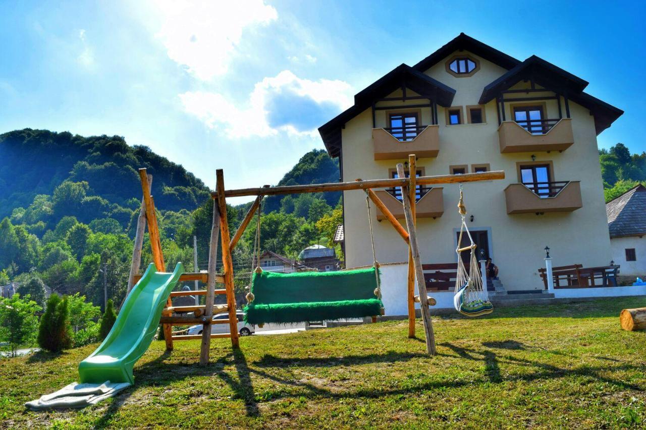 Heaven Guesthouse Corbeni Exteriör bild